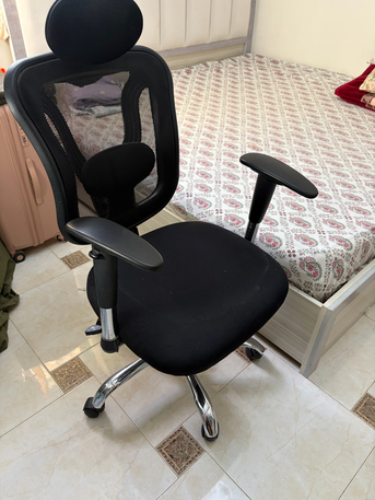 Riyadh, Tablet Computers, SAR 300,  Computer Chair And Table