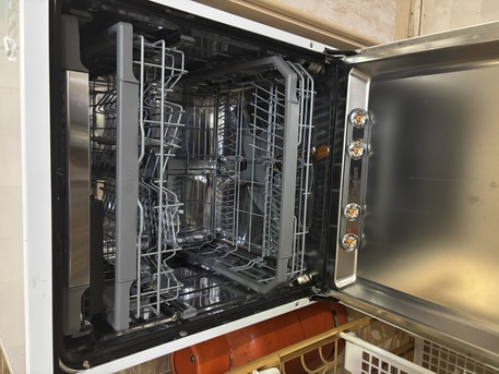 Riyadh, Appliances, SAR 950,  LG TrueSteam Dishwasher 14 Place Settings - Excellent Condition - Riyadh