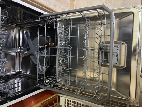 Riyadh, Appliances, SAR 950,  LG TrueSteam Dishwasher 14 Place Settings - Excellent Condition - Riyadh