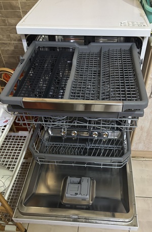 Riyadh, Appliances, SAR 950,  LG TrueSteam Dishwasher 14 Place Settings - Excellent Condition - Riyadh