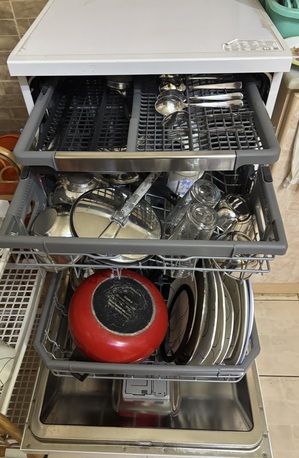 Riyadh, Appliances, SAR 950,  LG TrueSteam Dishwasher 14 Place Settings - Excellent Condition - Riyadh