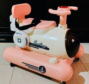 Jeddah, Baby & Kid Stuff, SAR 300,  Electric Submarine-shaped Car For Children With Remote Control For Parents