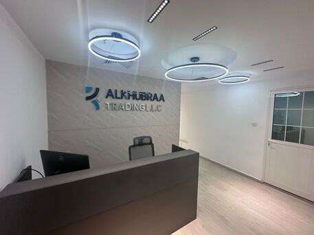 Dubai, Offices, AED 140000,  818 Sq. Feet,  Large Office Space With Furniture And Other All Utilities For Rent / Ready To Occupy / Lak