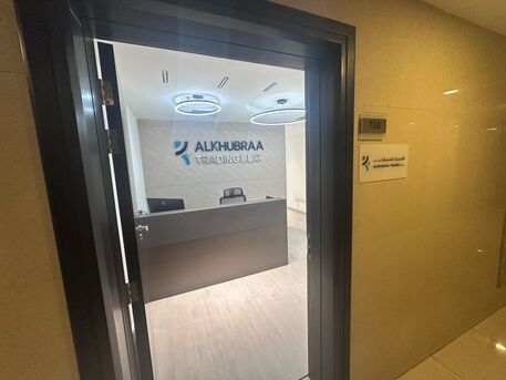 Dubai, Offices, AED 140000,  818 Sq. Feet,  Large Office Space With Furniture And Other All Utilities For Rent / Ready To Occupy / Lak
