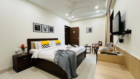 Gurgaon, Apartments, Flats, Houses & Villas, INR 3000/day,  Furnished,  Studio,  350 Sq. Feet,  Studio Apartment Sec 43 Golf Course Road Gurgaon