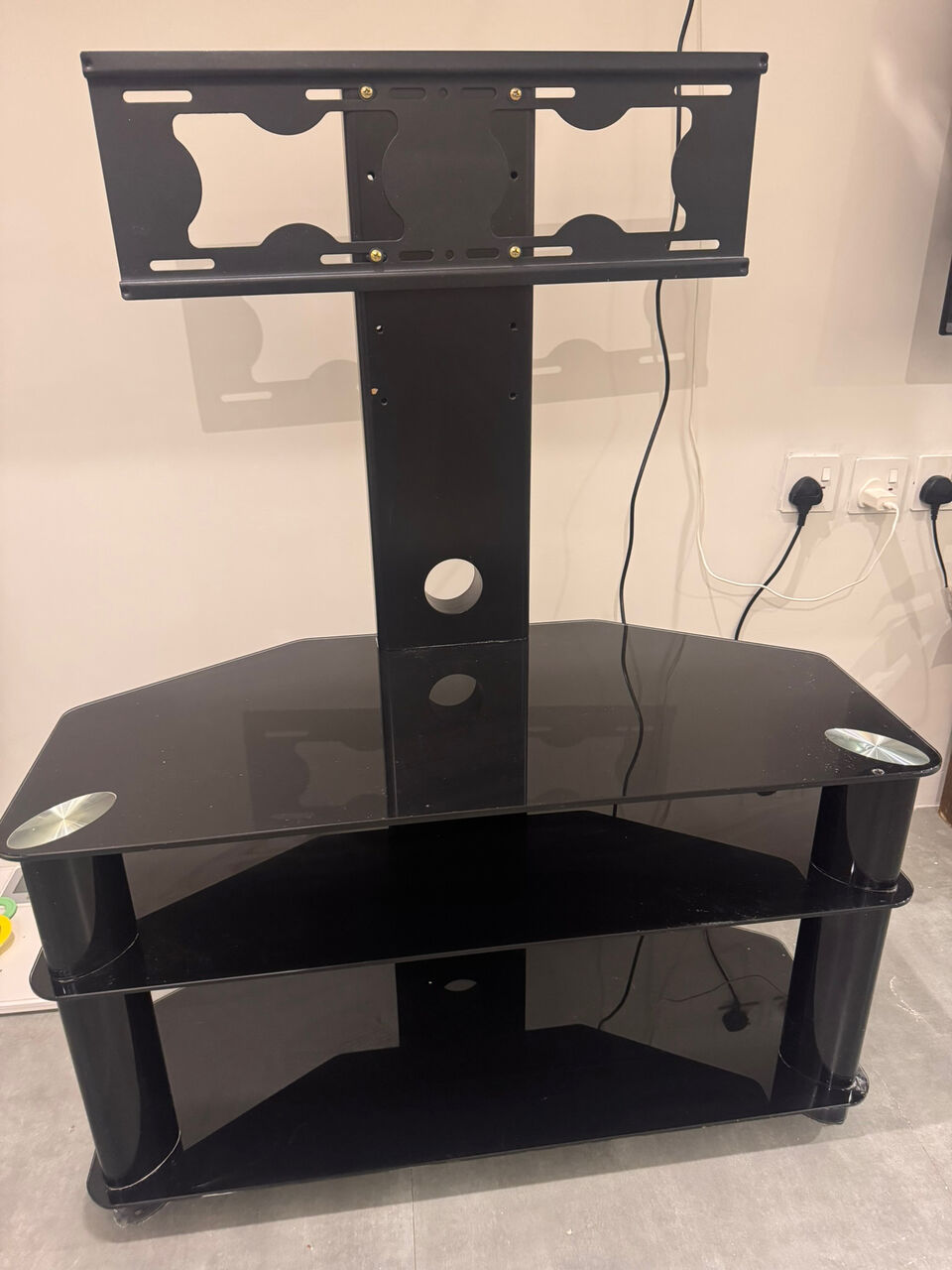 Riyadh, Household Items, SAR 200,  TV Stand With TV Mount For Sale &ndash; Excellent Condition