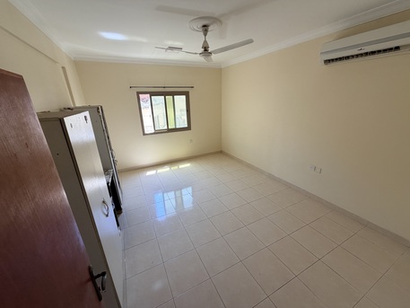 Manama, Apartments, Flats, Houses & Villas, BHD 280/year,  2 BR,  Amazing Semi Furnished 2 Bedroom Apartment Available