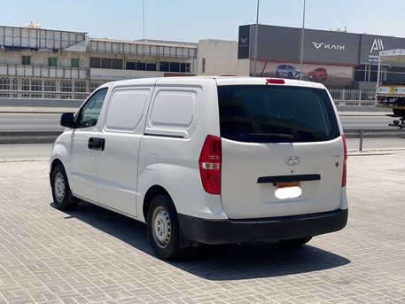Manama, Vehicles, Cars & Trucks , BHD 3500,  Hyundai H1,  2018,  Manual,  178600 KM,  Hyundai H-1 2013 (Grey)