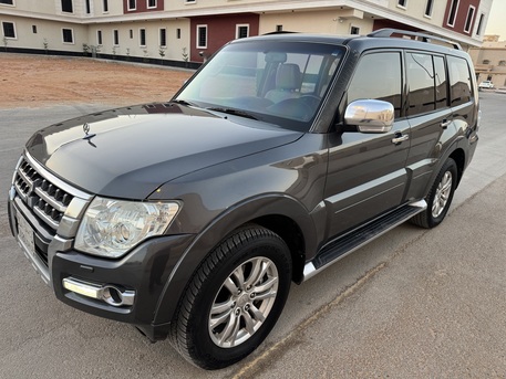 Riyadh, Vehicles, Cars & Trucks , SAR 46500,  Mitsubishi Pajero GLS 3.8L,  2016,  Automatic,  142000 KM,  Neat And Clean Less Driven 7 Seater