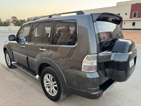 Riyadh, Vehicles, Cars & Trucks , SAR 46500,  Mitsubishi Pajero GLS 3.8L,  2016,  Automatic,  142000 KM,  Neat And Clean Less Driven 7 Seater