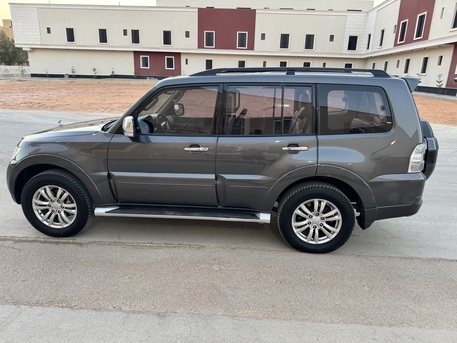 Riyadh, Vehicles, Cars & Trucks , SAR 46500,  Mitsubishi Pajero GLS 3.8L,  2016,  Automatic,  142000 KM,  Neat And Clean Less Driven 7 Seater
