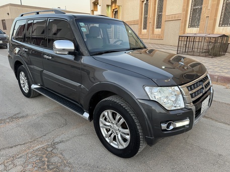Riyadh, Vehicles, Cars & Trucks , SAR 46500,  Mitsubishi Pajero GLS 3.8L,  2016,  Automatic,  142000 KM,  Neat And Clean Less Driven 7 Seater