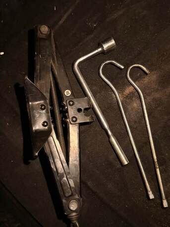 Al Sahafa, Tools, SAR 50,  Car&rsquo;s Jack, Wrench, Hook - 50sar