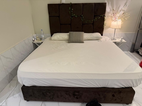 Jeddah, Furniture, SAR 400,  Queen Bed With Mattress And Pillows And Bed Side Tables