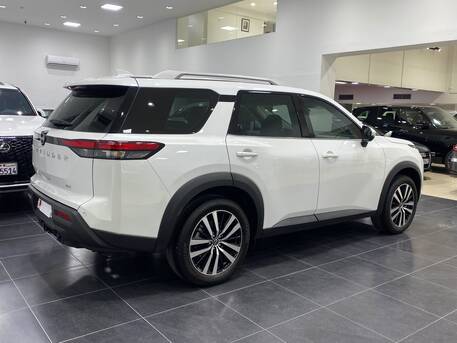 Manama, Vehicles, Cars & Trucks , BHD 15950,  Nissan Pathfinder SV,  2025,  Automatic,  14600 KM,    (White)