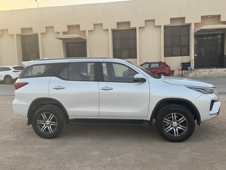 Riyadh, Vehicles, Cars & Trucks , SAR 100000,  Toyota Fortuner,  2024,  Automatic,  107000 KM,