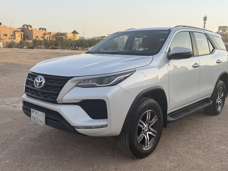 Riyadh, Vehicles, Cars & Trucks , SAR 100000,  Toyota Fortuner,  2024,  Automatic,  107000 KM,