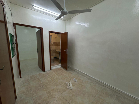 Gudaibiya, Apartments, Flats, Houses & Villas, BHD 150/month,  1 BR,  Gudaibiya :- 1Bhk Unfurnished Flat On Rent With A/C.  Bd 150/- With Unlimited Ewa.