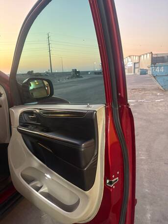 Al Khobar Al Shamalia, Vehicles, Cars & Trucks , SAR 18000,  Chrysler Grand Voyager,  2013,  Automatic,  176000 KM,  Translate Post   For Sale