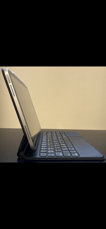 Dammam, Electronics, SAR 1200,  Apple IPad 10th Generation (64 GB, Silver) + Belkin Keyboard Case