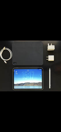 Dammam, Electronics, SAR 1200,  Apple IPad 10th Generation (64 GB, Silver) + Belkin Keyboard Case