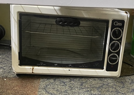 Riyadh, Household Items, SAR 100,  I Would Like To Sell 2 Sofa & Oven With Discounted Price