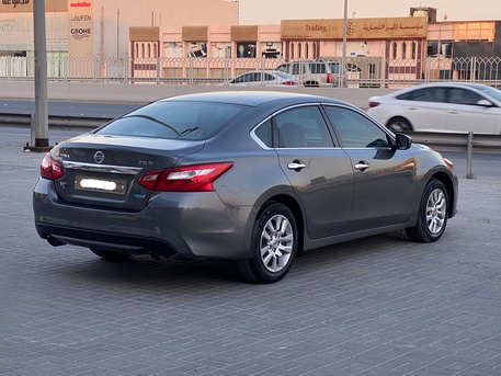 Manama, Vehicles, Cars & Trucks , BHD 2950,  Nissan Altima,  2017,  Automatic,  131000 KM,    (Grey)