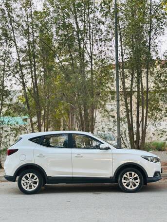 Segaya, Vehicles, Cars & Trucks , BHD 3250,  Mg ZS,  2021,  Automatic,  90000 KM,    MODEL WELL MAINTAINED 5 SEATER SUV CALL OR WHATSAPP ON 35400768 ,33665080