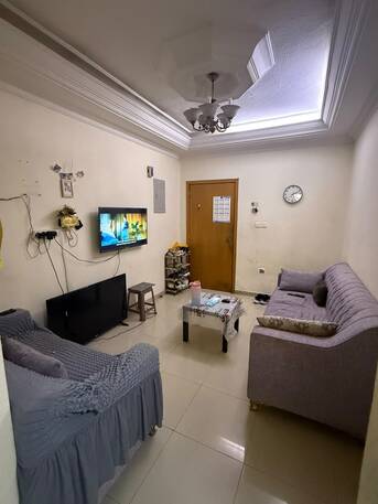 Akrabia, Household Items, House Holdings
