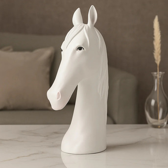 Noida, Household Items, INR 1,  Romantic Couple And Horse Decor