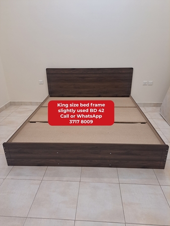 Manama, Furniture, BHD 42,  🌎🌍king Size Bed Frame In Good Condition For Sale With Delivery