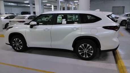 Al Hamra, Vehicles, Cars & Trucks , SAR 152000,  Toyota Highlander Hybrid,  2025,  Automatic,  2300 KM,  Toyota Highlander GLE Hybrid &ndash; Like New, Save On Dealership Price!