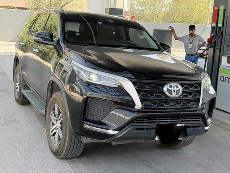 Al Malaz, Vehicles, Cars & Trucks , SAR 99000,  Toyota Fortuner,  2023,  Automatic,  104000 KM,  Fortuner 4x4 Black Color For Sales