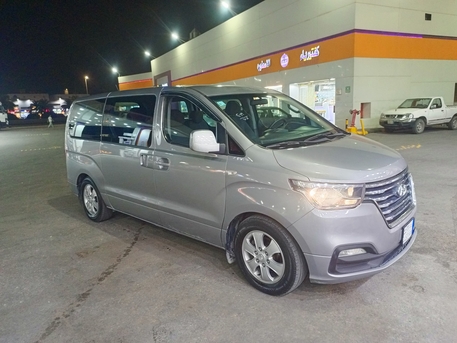 Khobar, Vehicles, Cars & Trucks , SAR 50,  Hyundai H1,  2019,  Automatic,  94000 KM,  Hyundai Starex Diesel - 12 Seater Drive 94k 50.000