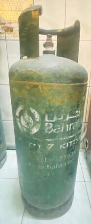 Manama, Household Items, BHD 30,  BAHRAIN GAS CYLINDER WITH TWO BURNER STOVE ALL SET 30 BHD ONLY