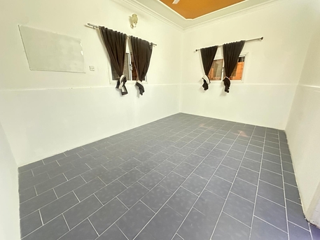 Manama, Apartments, Flats, Houses & Villas, BHD 180/year,  1 BR,  Gufool:- Groundfloor 2BR Flat On Rent With Ewa..