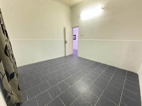 Manama, Apartments, Flats, Houses & Villas, BHD 180/year,  1 BR,  Gufool:- Groundfloor 2BR Flat On Rent With Ewa..