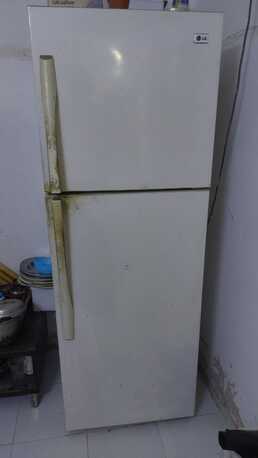Hara, Furniture, SAR 10,  Household Items For Sale Urgently - AC ,King Size Bed & Big Almirah & Dressing Table