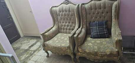 Hara, Furniture, SAR 10,  Household Items For Sale Urgently - AC ,King Size Bed & Big Almirah & Dressing Table