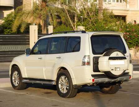 Manama, Vehicles, Cars & Trucks , BHD 2800,  Mitsubishi Pajero,  2012,  Automatic,  300000 KM,   FULL OPTION  MODEL FOR SALE