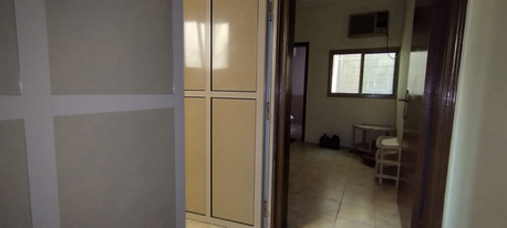 Manama, Apartments, Flats, Houses & Villas, BHD 130/month,  Ras Ruman:- Studio Flat On Rent With Ac.   📍Close To Zenj Exchange.  Bd 130/- With Ewa