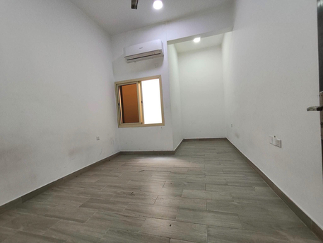 Manama, Apartments, Flats, Houses & Villas, BHD 250/month,  3 BR,  Gufool:- 3Bhk Unfurnished Flat On Rent.  Bd 250/- With Ewa, 50Bd Limit.