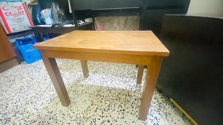 Busaiteen, Furniture, BHD 16,  SIDE TABLE AND CHAIR FOR SALE