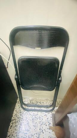 Busaiteen, Furniture, BHD 16,  SIDE TABLE AND CHAIR FOR SALE