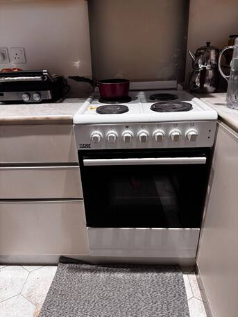 Al Wizarat, Household Items, SAR 600,  4-Burner Freestanding Electric Cooker For Sale