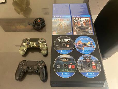 Manama, Video Games, BHD 70,  PS4 Slim 500 GB With 4 CD For Sale & 70 BHD