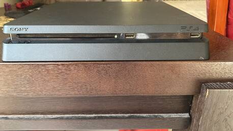 Manama, Video Games, BHD 70,  PS4 Slim 500 GB With 4 CD For Sale & 70 BHD