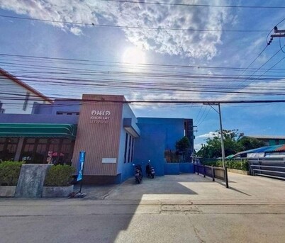 Bangkok, Real Estate For Sale, THB 21500000,  6 BR,  333 Sq. Feet,  Small Hotel For Sale, Modern Loft Style, Emphasizing Modernity. Near Chao Samran Beach