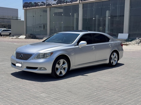 Manama, Vehicles, Cars & Trucks , BHD 3600,  Lexus LS-460L,  2007,  Automatic,  250100 KM,    (Silver)