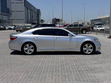 Manama, Vehicles, Cars & Trucks , BHD 3600,  Lexus LS-460L,  2007,  Automatic,  250100 KM,    (Silver)